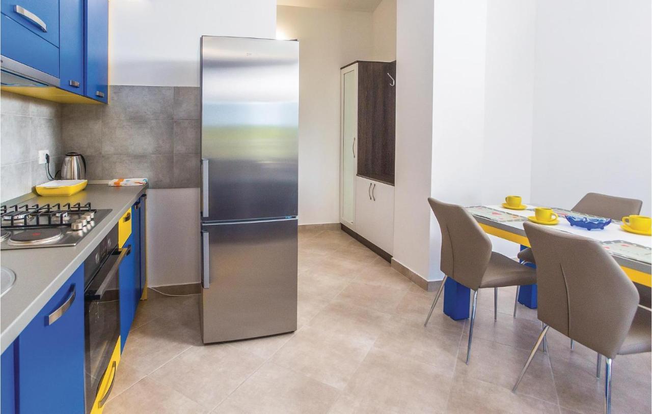 Amazing Apartment In Makarska With Wifi Esterno foto